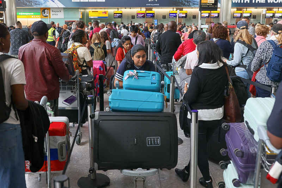 Britain’s airports disrupted by radar fault